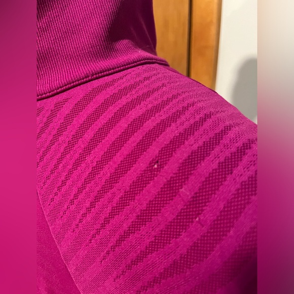 Under Armour Running Top sz Medium - Picture 4 of 8